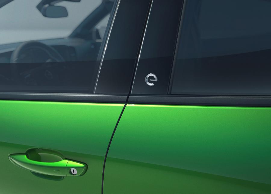 Детали интерьера Vauxhall Mokka-e 2020 года  (фото 8 из 10)